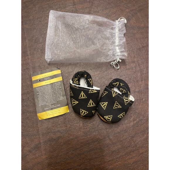Trendy Baby Moc Shop Harry Potter Deathly Hallows Moccasin Crib Shoe 0-3‎ Month - Picture 3 of 5
